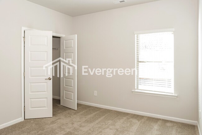 Building Photo - 107 Ashby Pond Dr