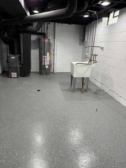 Building Photo - 17179 Ontario St