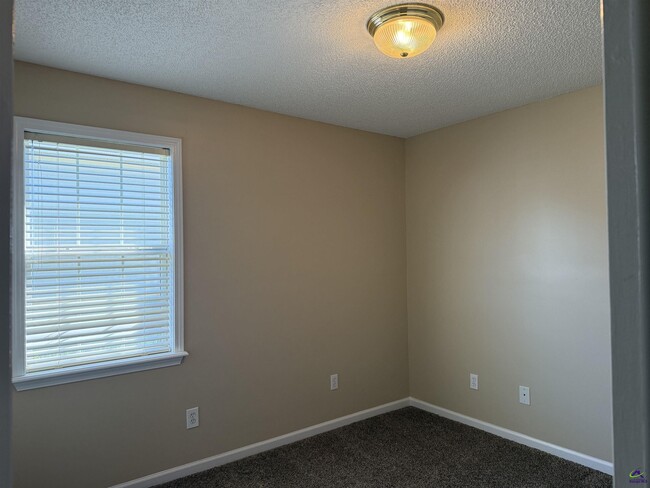 Building Photo - 510 Clover Trail