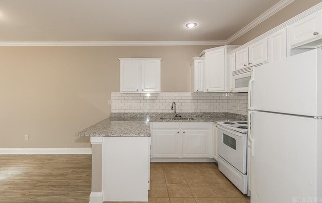 Building Photo - 1216 Sadie Dr