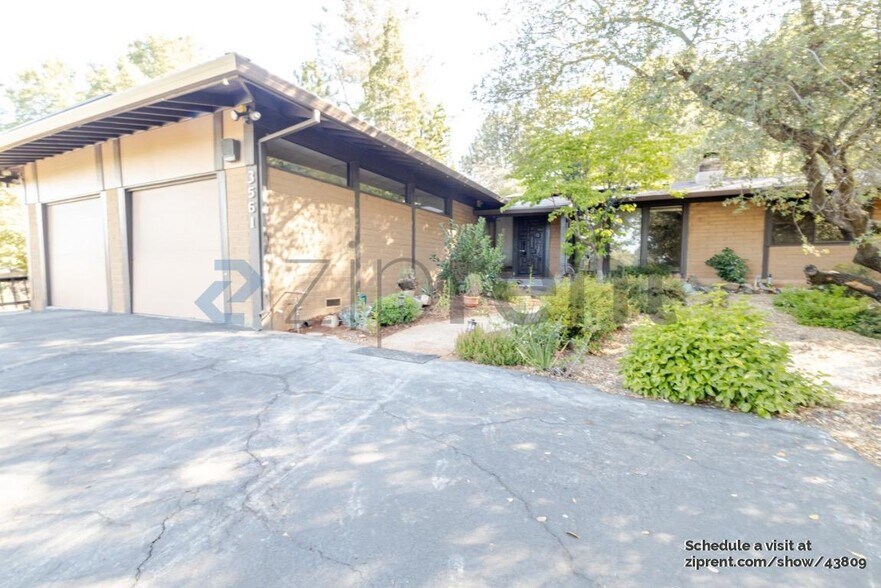 Building Photo - 3561 Castlebrook Rd