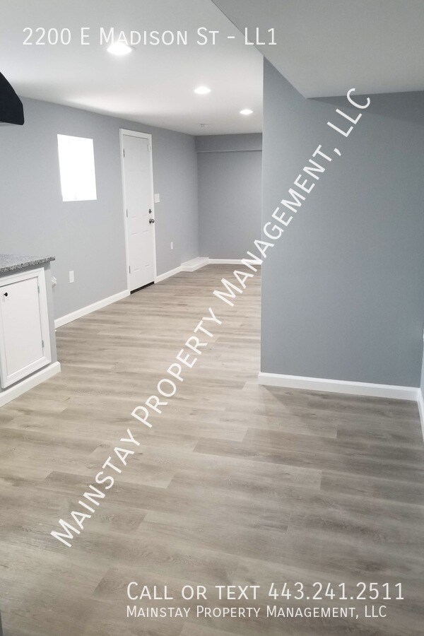 Building Photo - 2200 E Madison St