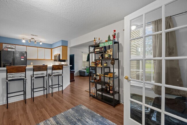 Building Photo - 5013 Thatcher Way