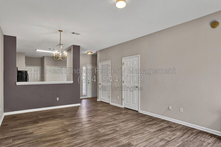 Building Photo - 518 Scrub Jay Dr