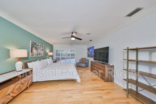 Building Photo - 817 Bannockburn Ave