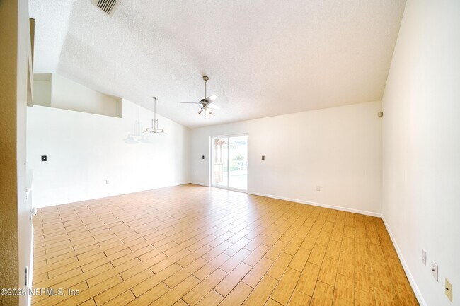 Building Photo - 5628 Loma Vista Dr W