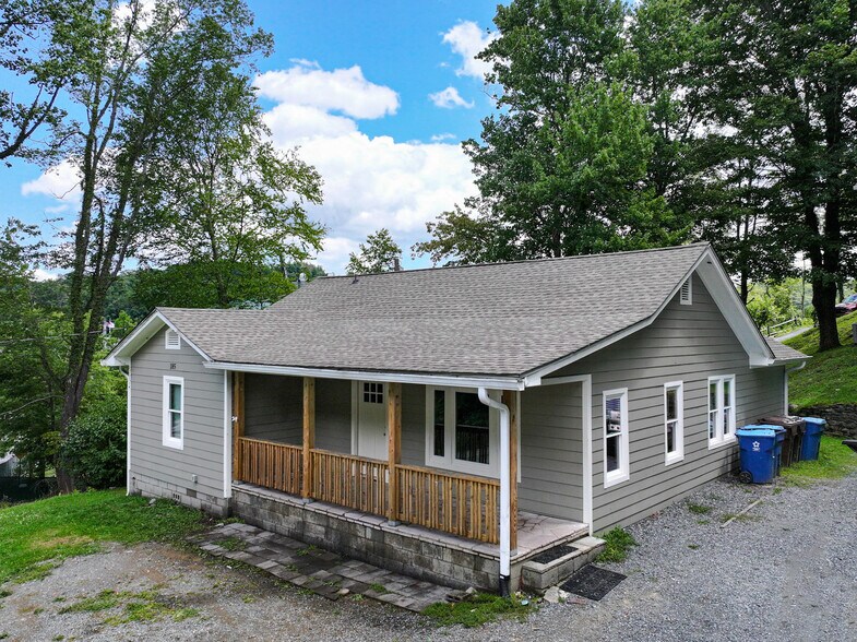 Primary Photo - 185 Hill St
