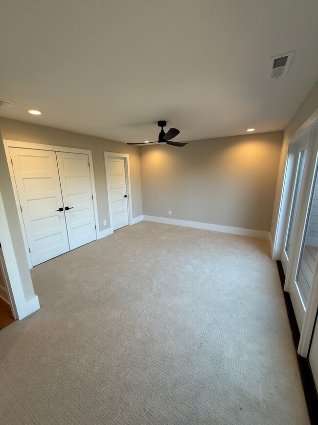 Building Photo - LUXURY Rooftop Terrace Townhome Uptown CLT **ONE MONTH FREE WITH A 13 MONTH LEASE**