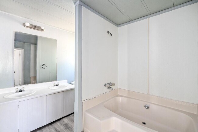 Building Photo - Welcome to your next home!