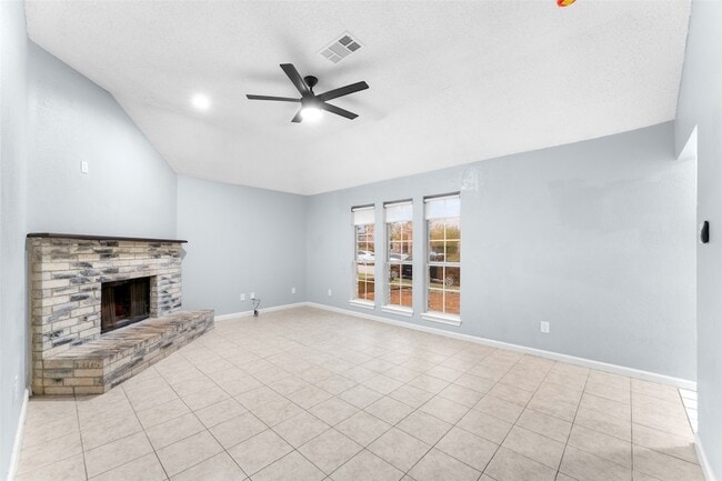 Building Photo - 1042 Kim Ln