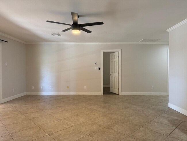 Building Photo - 5337 E Thunderbird Rd