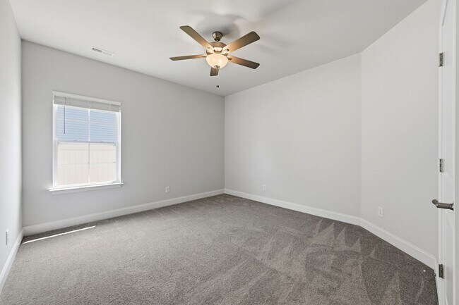 Building Photo - 903 Eakins Ln