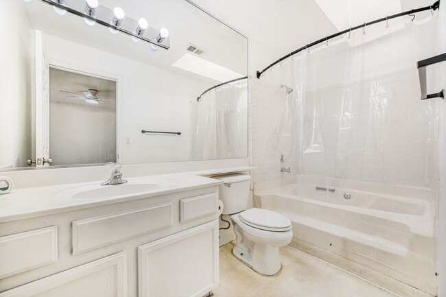 Building Photo - Upgraded 2 Bedroom Condo in a Gated Community!