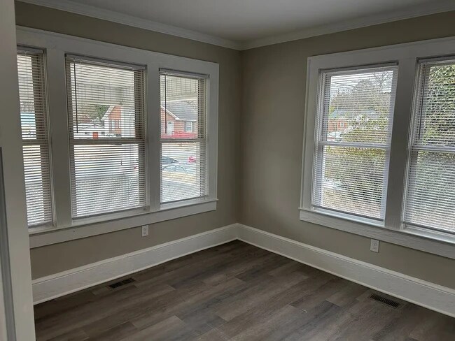 Building Photo - 2423 N Patterson Ave