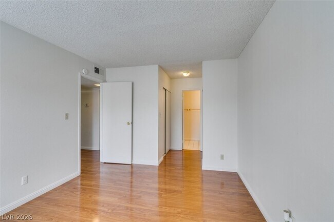 Building Photo - 1404 Santa Anita Dr