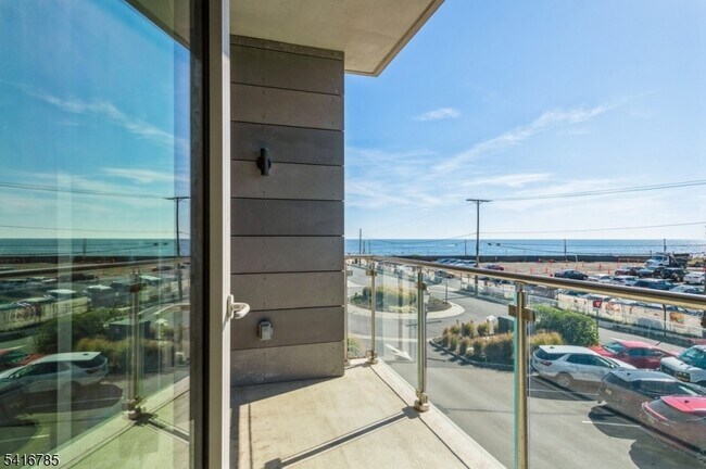 Building Photo - 15 Morris Ave