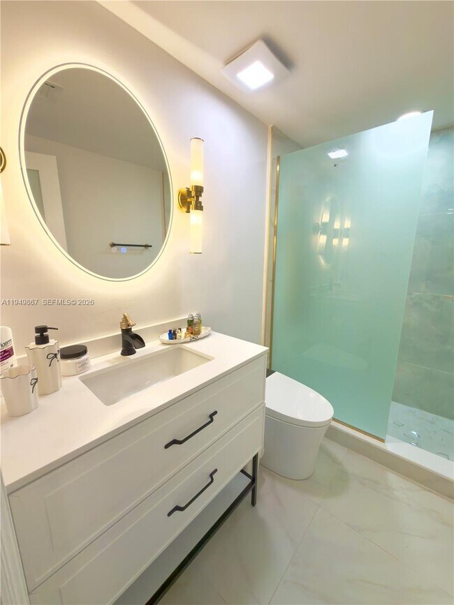 Building Photo - 400 Kings Point Dr