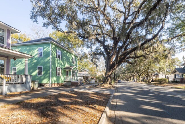 Building Photo - $300 OFF March Rent! Stylish Upstairs 1BR in Historic District