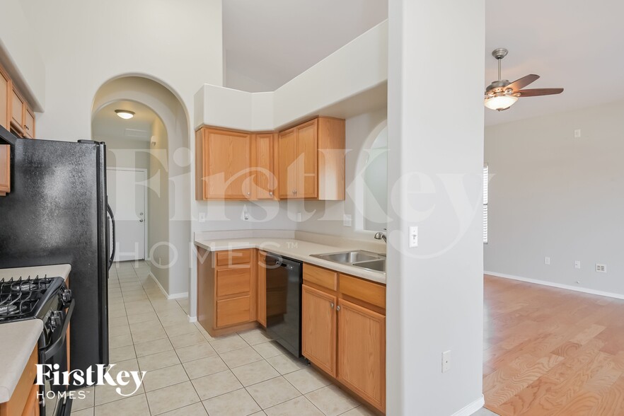 Building Photo - 5740 W Hayfield St