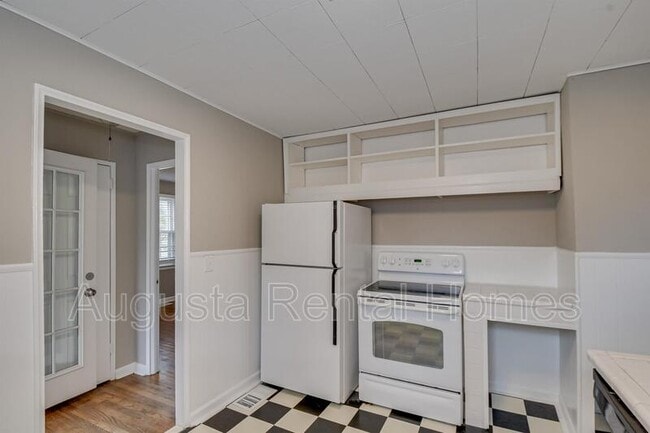 Building Photo - 1019 1/2 Bedford Drive