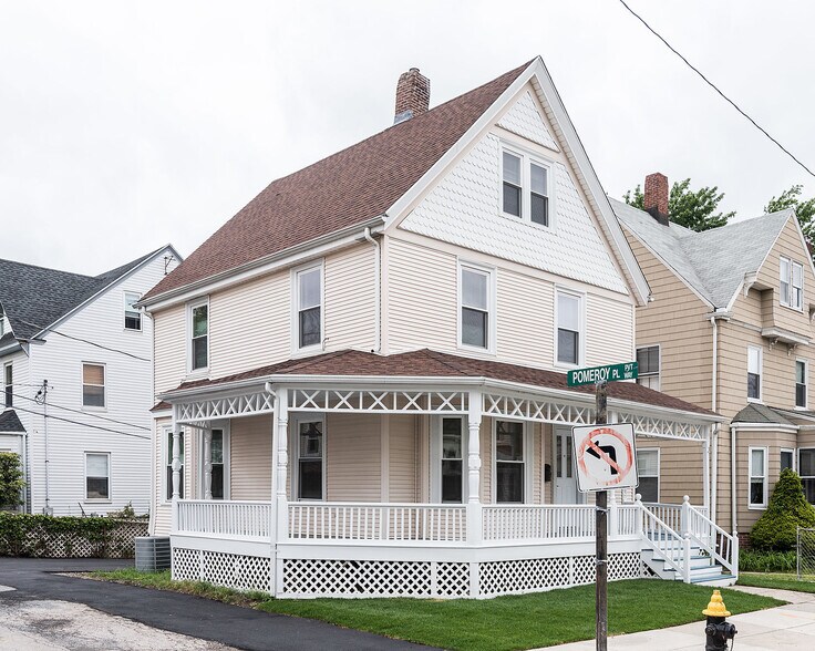 Building Photo - 58 Saunders St