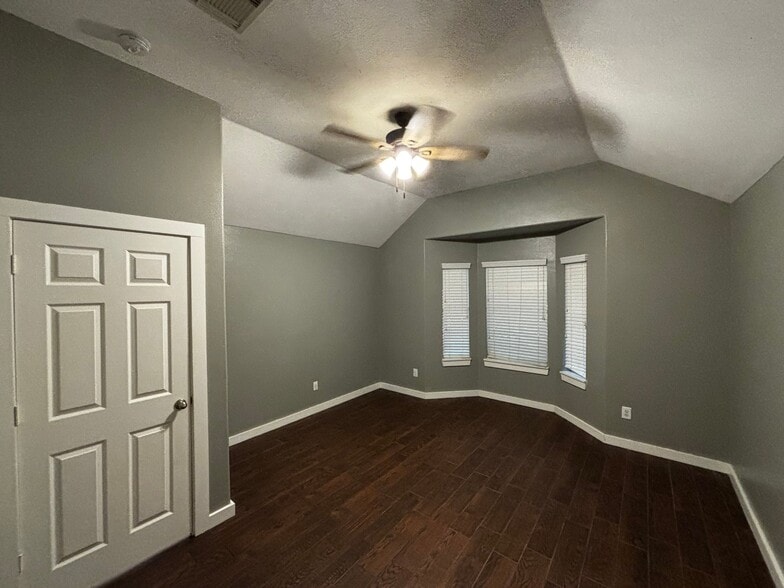 Building Photo - 4623 Village Park Dr