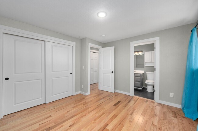 Building Photo - 9th Ct Duplex - AL-2402