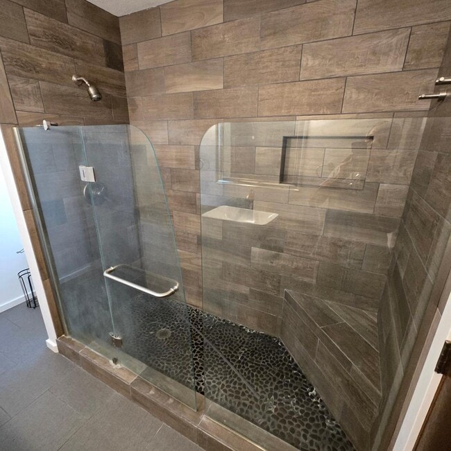 Building Photo - 1048 Monte Largo Dr NE