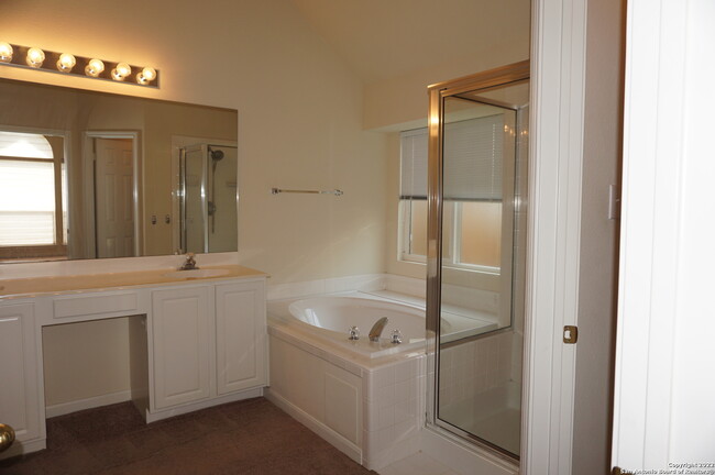 Building Photo - 6114 Oakwood Trail