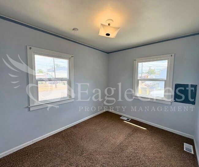 Building Photo - Charming 2-Bedroom Home with Modern Finishes & Open Yard