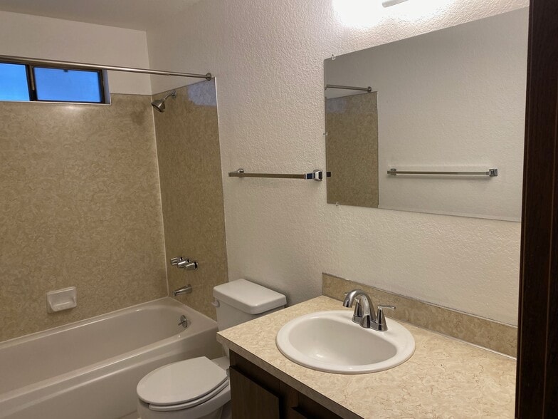 Building Photo - 2024 NW 59th St