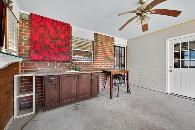 Building Photo - 9123 Belle Glen Dr