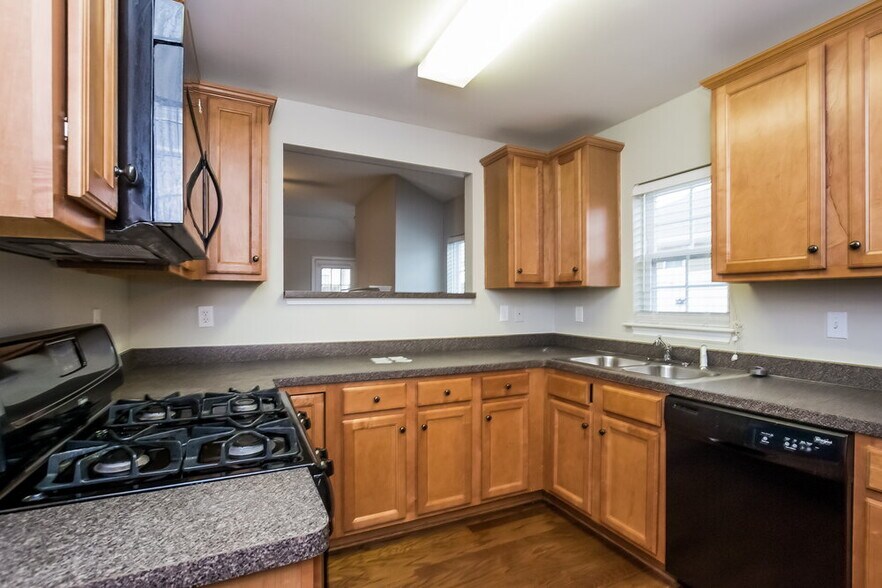 Building Photo - 5 Hill Crest Cir