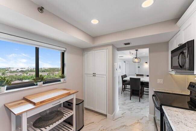 Building Photo - 300 Ocean Trail Way