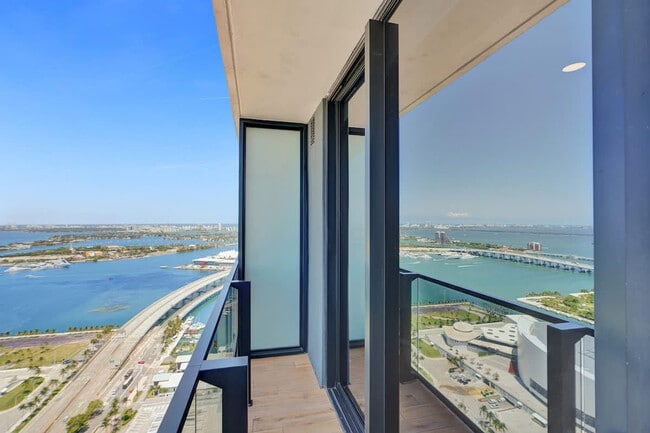 Building Photo - 398 NE 5th St