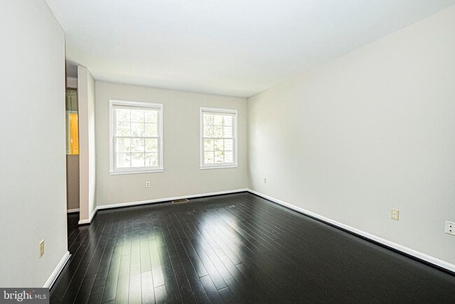 Building Photo - 29 Longmeadow Dr