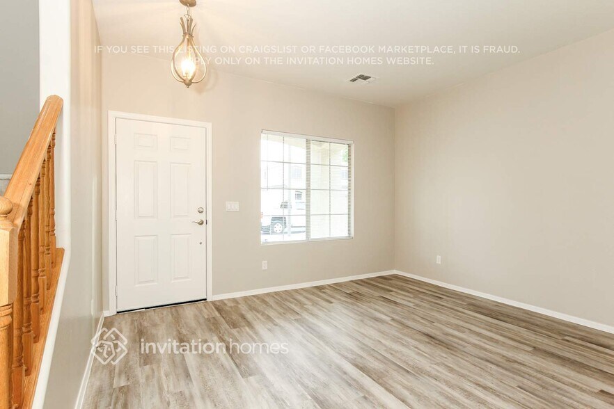 Building Photo - 14226 W Hearn Rd