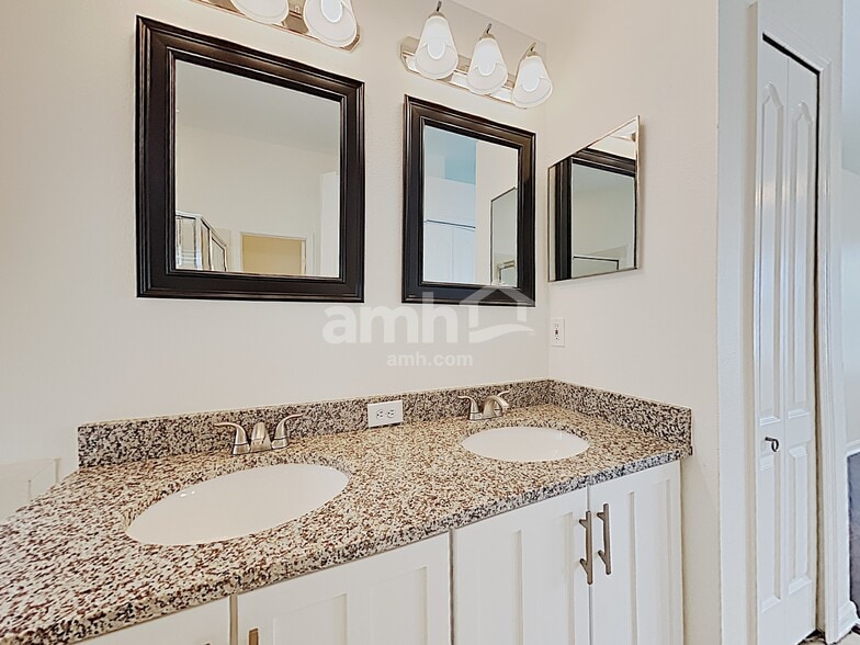 Building Photo - 8326 Canterbury Lake Blvd