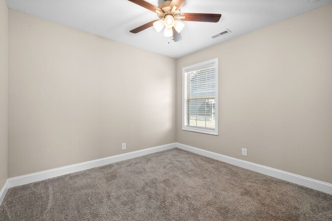 Building Photo - Pet Friendly Three Bedroom!