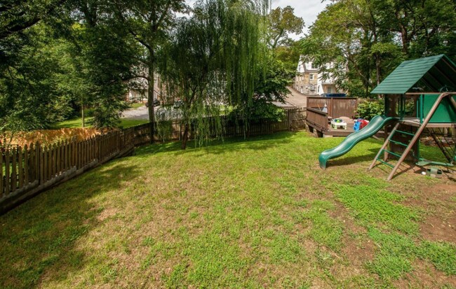 Building Photo - 947 Cahal Ave