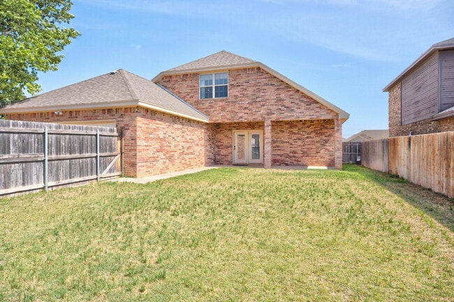 Building Photo - Beautiful 4-Bedroom Home with High Ceilings Available for Summer 2026 Pre-Lease