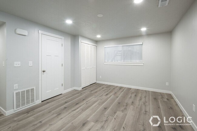Building Photo - 138 S 300 W