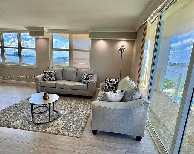 Building Photo - 5440 N Ocean Dr