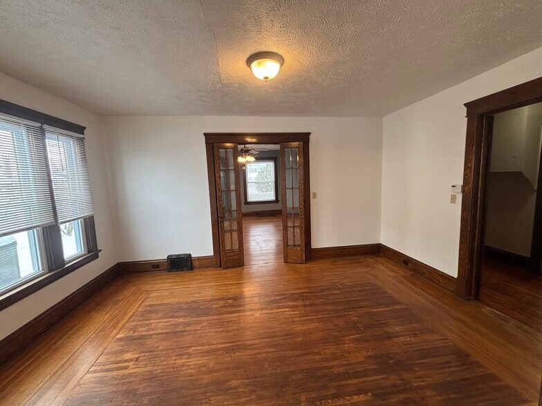 Building Photo - 430 Clinton Ct