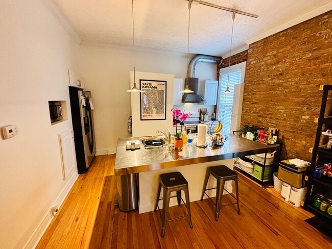 Building Photo - 111 E Blenkner St