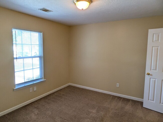 Building Photo - 407 Flowing Creek Dr