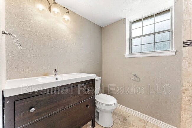 Building Photo - 1786 S Waco Ct