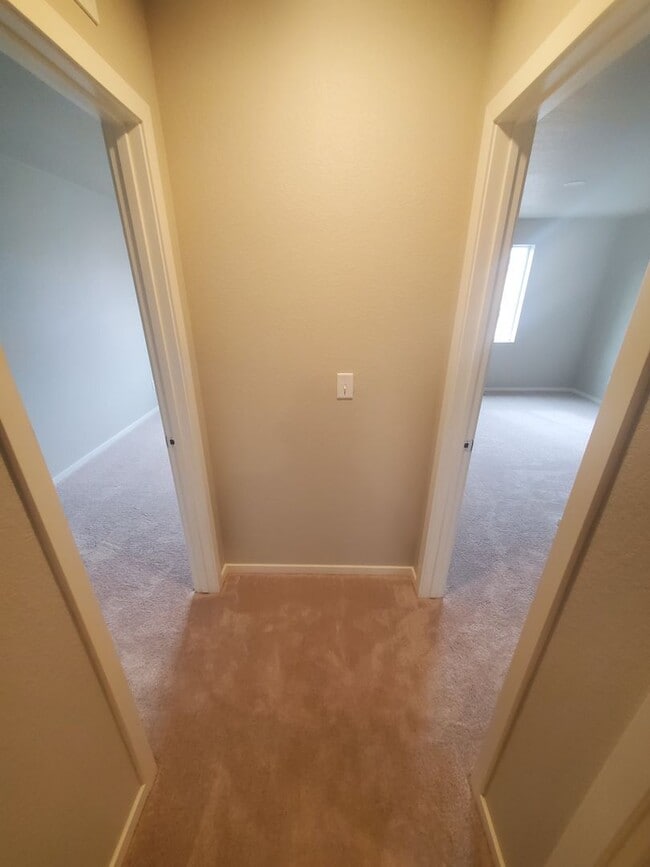 Building Photo - Updated and Bright 3 Bedroom Townhouse in Greeley!