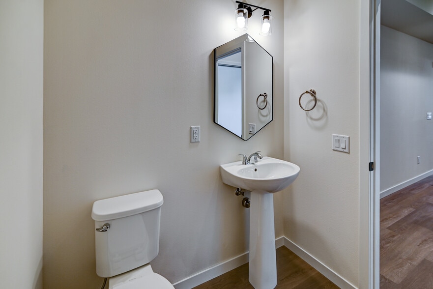 Building Photo - 4879 Lacy Rd