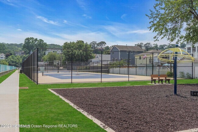 Building Photo - 330 Shore Dr